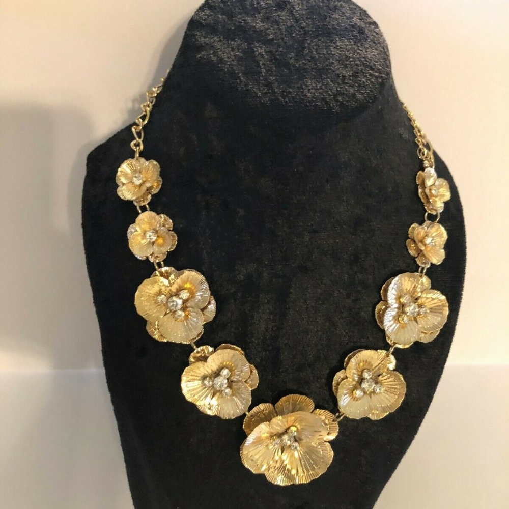 Natasha Lead Free Metal Flower Necklace